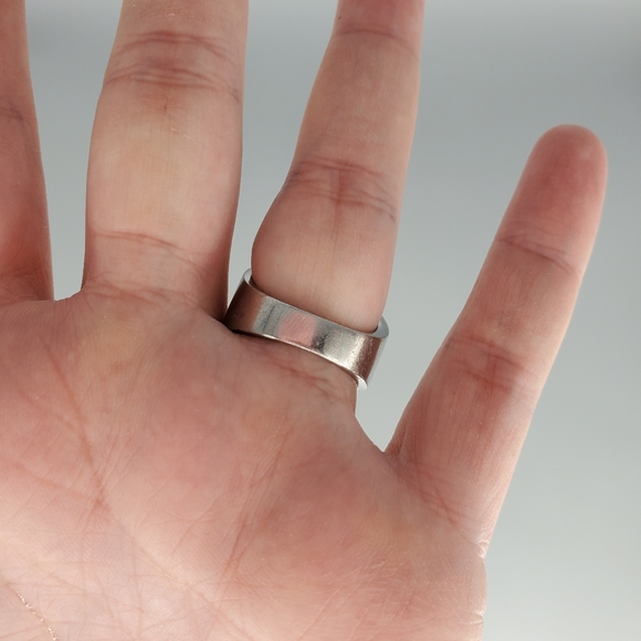 Split Stainless Steel Silvertone Ring - Picture 3 of 9